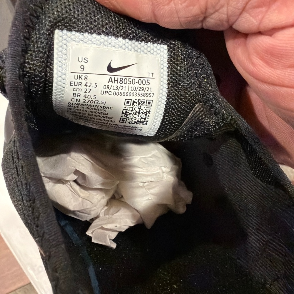 Nike Black Air Max 270 Sneakers - Picture 4 of 5